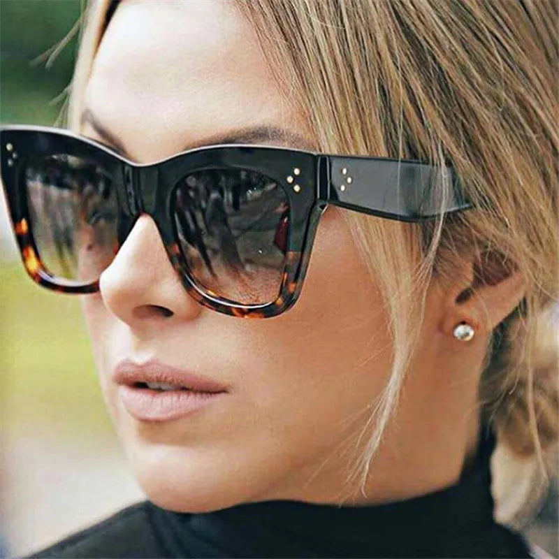 Luxury Rectangle Sunglasses Women Brand Designer PC Frame Gradient Lens Classic Rivet Shades Female Male Fashion Eyewear UV400 